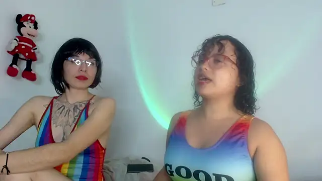 Snapshot of lou_cute chatting on 02/11/25, 03:08 lou cute online show from 02/11/25, 03:08