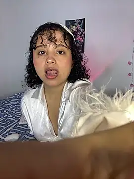 Snapshot of lou_cute chatting on 03/18/25, 10:14 lou cute online show from 03/18/25, 10:14