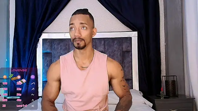 Snapshot of Manolo_Hot1 chatting on 01/10/25, 02:13 Manolo Hot1 online show from 01/10/25, 02:13