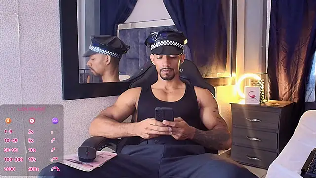 Snapshot of Manolo_Hot1 chatting on 02/14/25, 02:33 Manolo Hot1 online show from 02/14/25, 02:33