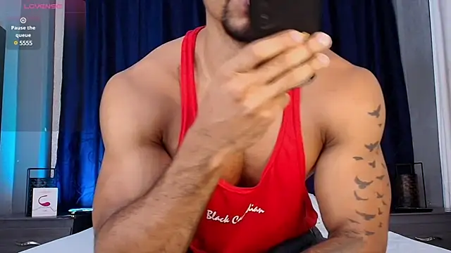 Snapshot of Manolo_Hot1 chatting on 03/13/25, 02:44 Manolo Hot1 online show from 03/13/25, 02:44