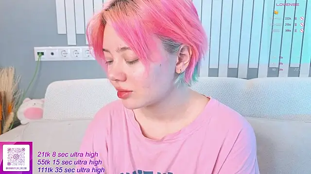   KawaiiYuki   online show from 10/13/25, 06:57