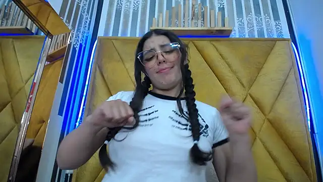 Snapshot of Paola_Lyon_ chatting on 02/07/25, 06:02 Paola Lyon online show from 02/07/25, 06:02