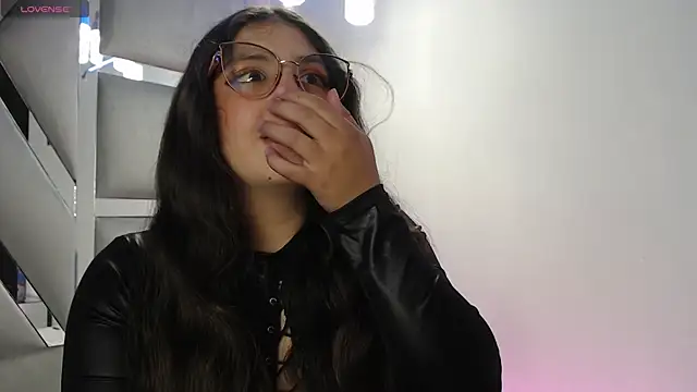 Snapshot of Paola_Lyon_ chatting on 03/19/25, 07:06 Paola Lyon online show from 03/19/25, 07:06