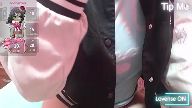 Snapshot of nadescomthxx chatting on 10/26/25, 04:57 nadescomthxx online show from 10/26/25, 04:57