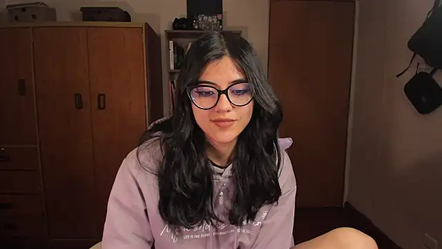 Snapshot of valerie__skyy chatting on 01/03/25, 04:00 valerie skyy online show from 01/03/25, 04:00