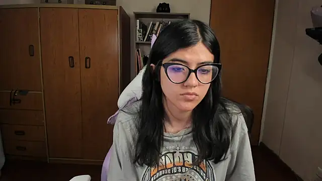 Snapshot of valerie__skyy chatting on 01/17/25, 03:55 valerie skyy online show from 01/17/25, 03:55