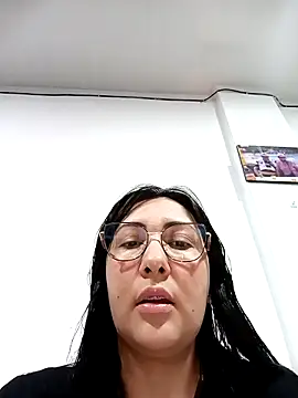 Snapshot of my-kitty chatting on 10/18/25, 10:21 my-kitty online show from 10/18/25, 10:21