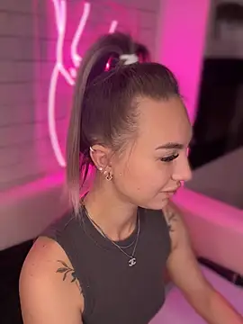 Snapshot of MiaMinx chatting on 12/04/24, 10:41 MiaMinx online show from 12/04/24, 10:41