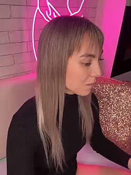 Snapshot of MiaMinx chatting on 12/28/24, 02:22 MiaMinx online show from 12/28/24, 02:22