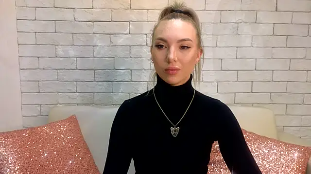 Snapshot of MiaMinx chatting on 02/04/25, 10:45 MiaMinx online show from 02/04/25, 10:45