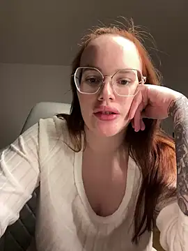 Snapshot of Mona-Peaches chatting on 12/27/24, 04:54 Mona-Peaches online show from 12/27/24, 04:54