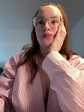 Snapshot of Mona-Peaches chatting on 02/01/25, 11:10 Mona-Peaches online show from 02/01/25, 11:10