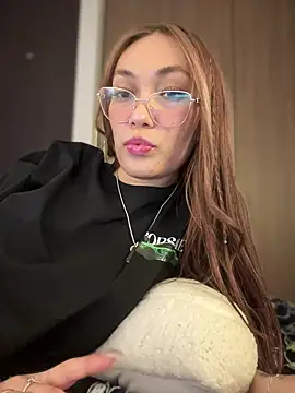 MichelleFerry  online show from 02/10/25, 07:47