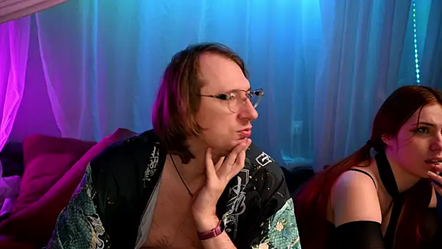 Snapshot of Claudia_and_elon_ chatting on 11/14/25, 06:50 Claudia and elon online show from 11/14/25, 06:50