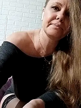 Snapshot of SexyMichellexo chatting on 10/25/25, 11:32 SexyMichellexo online show from 10/25/25, 11:32