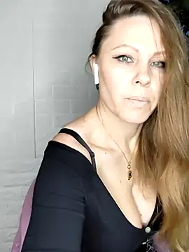 Snapshot of SexyMichellexo chatting on 11/16/25, 03:50 SexyMichellexo online show from 11/16/25, 03:50