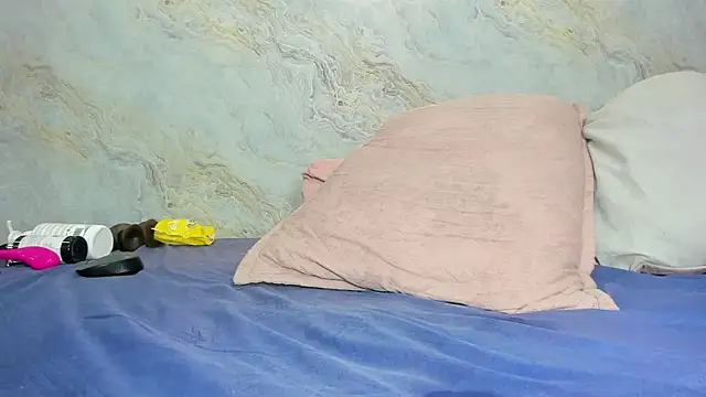 jones maddy  online show from 01/23/25, 03:01