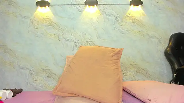 jones maddy  online show from 03/04/25, 12:01