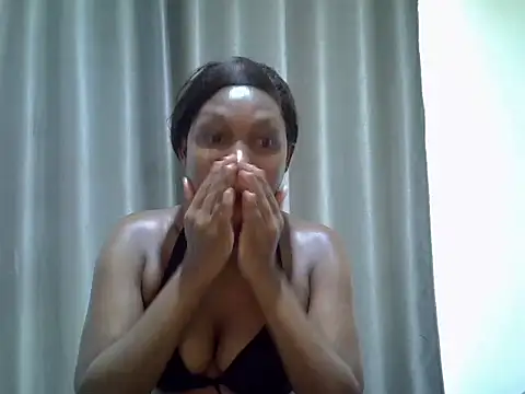 Snapshot of East_queen chatting on 09/12/25, 09:09 East queen online show from 09/12/25, 09:09