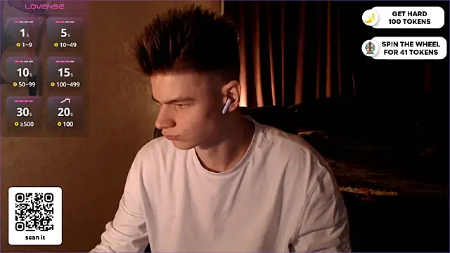 Snapshot of dantebigboi300 chatting on 02/19/25, 05:27 dantebigboi300 online show from 02/19/25, 05:27