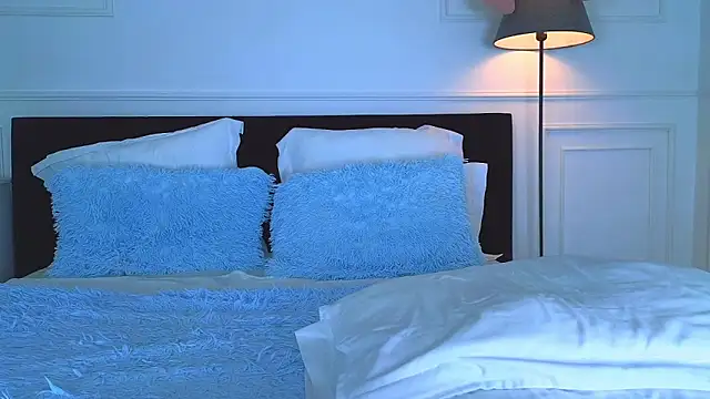 NicoleMarani online show from 02/19/25, 02:44