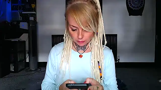 pixiedreadx online show from 10/11/25, 10:47