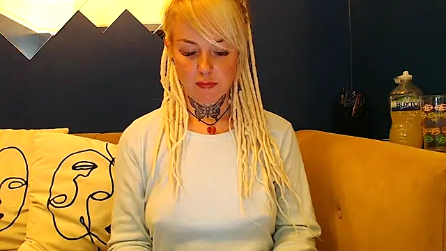 pixiedreadx online show from 10/13/25, 11:05