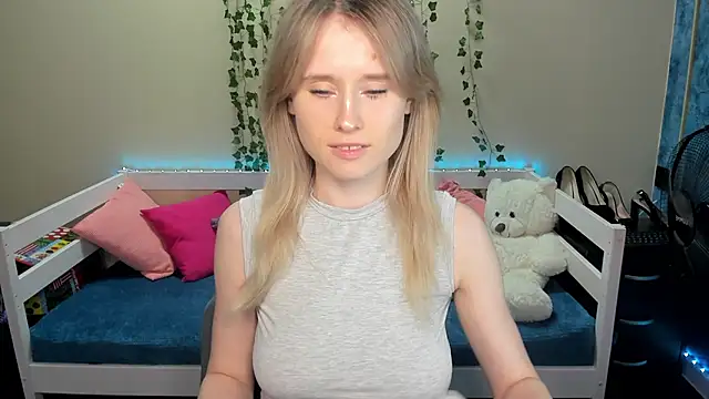  adel brooks  online show from 10/07/25, 06:27