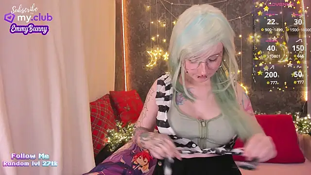 Snapshot of EmmyBunny chatting on 12/18/24, 05:31 EmmyBunny online show from 12/18/24, 05:31