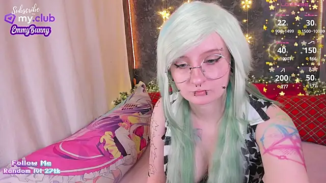 Snapshot of EmmyBunny chatting on 12/19/24, 04:02 EmmyBunny online show from 12/19/24, 04:02