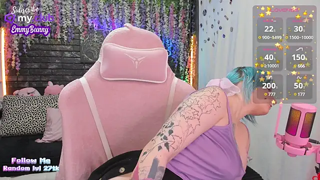 Snapshot of EmmyBunny chatting on 01/17/25, 03:53 EmmyBunny online show from 01/17/25, 03:53