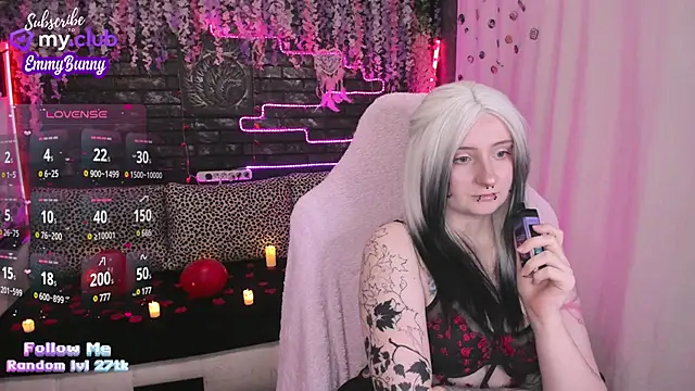 Snapshot of EmmyBunny chatting on 02/13/25, 04:39 EmmyBunny online show from 02/13/25, 04:39