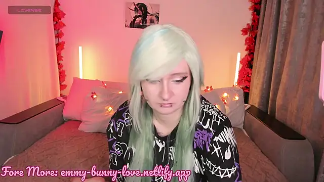 Snapshot of EmmyBunny chatting on 09/13/25, 03:34 EmmyBunny online show from 09/13/25, 03:34