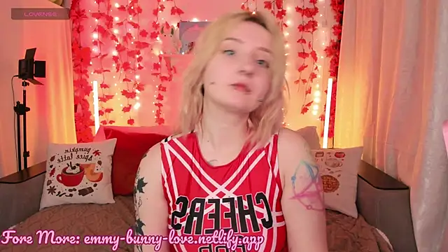 Snapshot of EmmyBunny chatting on 09/20/25, 04:19 EmmyBunny online show from 09/20/25, 04:19