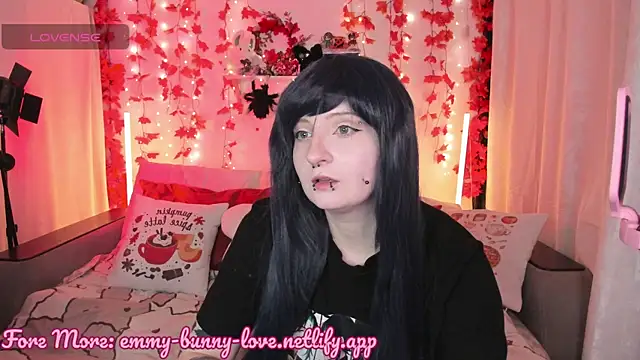 Snapshot of EmmyBunny chatting on 09/26/25, 03:27 EmmyBunny online show from 09/26/25, 03:27