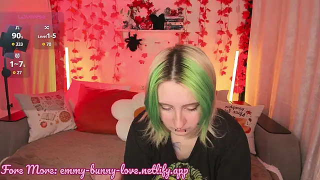 Snapshot of EmmyBunny chatting on 09/28/25, 03:17 EmmyBunny online show from 09/28/25, 03:17