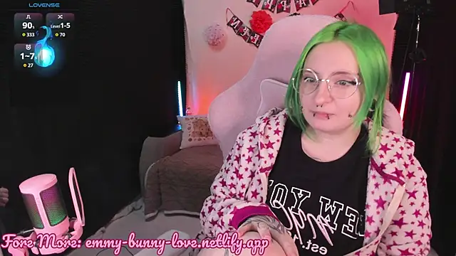 Snapshot of EmmyBunny chatting on 11/05/25, 03:12 EmmyBunny online show from 11/05/25, 03:12