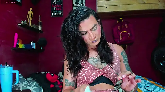 Snapshot of dariell_smokesexx chatting on 10/06/25, 08:56 dariell smokesexx online show from 10/06/25, 08:56