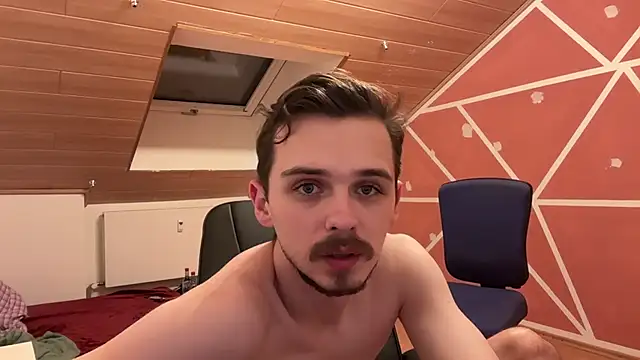 Snapshot of naked_psy chatting on 12/04/24, 02:42 naked psy online show from 12/04/24, 02:42