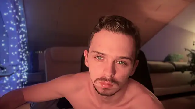 Snapshot of naked_psy chatting on 01/10/25, 04:44 naked psy online show from 01/10/25, 04:44