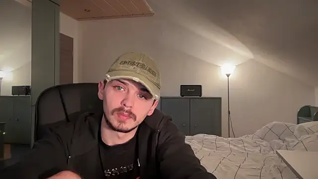 Snapshot of naked_psy chatting on 01/18/25, 09:13 naked psy online show from 01/18/25, 09:13