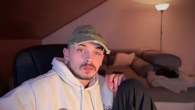 Snapshot of naked_psy chatting on 02/05/25, 12:53 naked psy online show from 02/05/25, 12:53