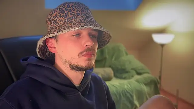 Snapshot of naked_psy chatting on 03/13/25, 11:41 naked psy online show from 03/13/25, 11:41