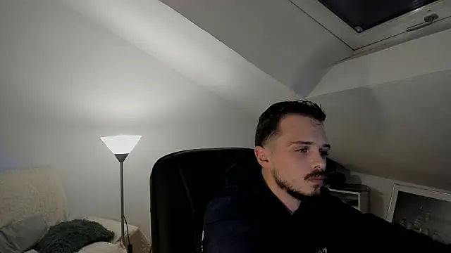 Snapshot of naked_psy chatting on 09/17/25, 07:04 naked psy online show from 09/17/25, 07:04