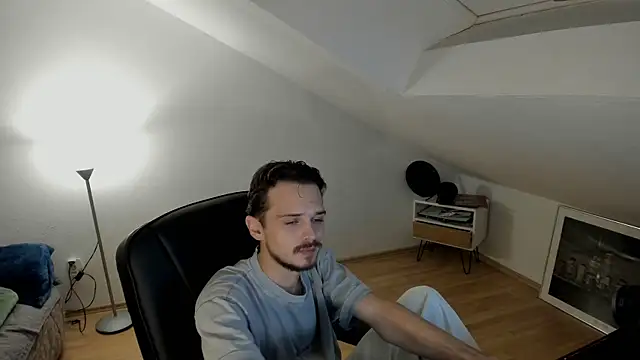 Snapshot of naked_psy chatting on 10/21/25, 10:10 naked psy online show from 10/21/25, 10:10