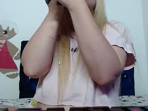 69liamilk69 online show from 10/18/25, 04:26