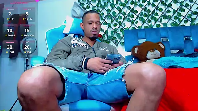 black latin23cm online show from 03/15/25, 11:50