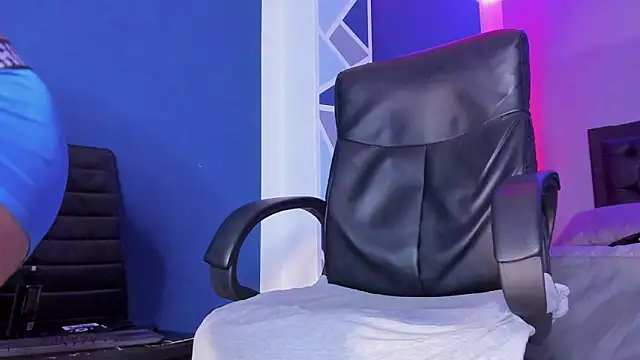 Snapshot of alex_oficial chatting on 03/18/25, 05:31 alex oficial online show from 03/18/25, 05:31