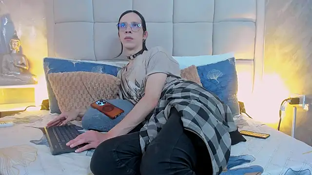 Hecatee 77 online show from 10/15/25, 07:25